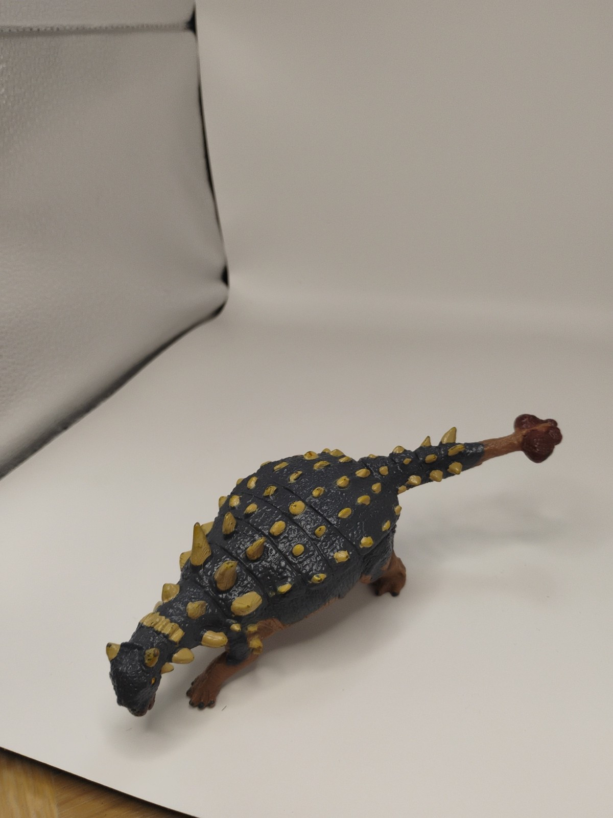 Euoplocephalus Armour Dinosaur Toy Figure Batta Life Like 6 Inch Figure