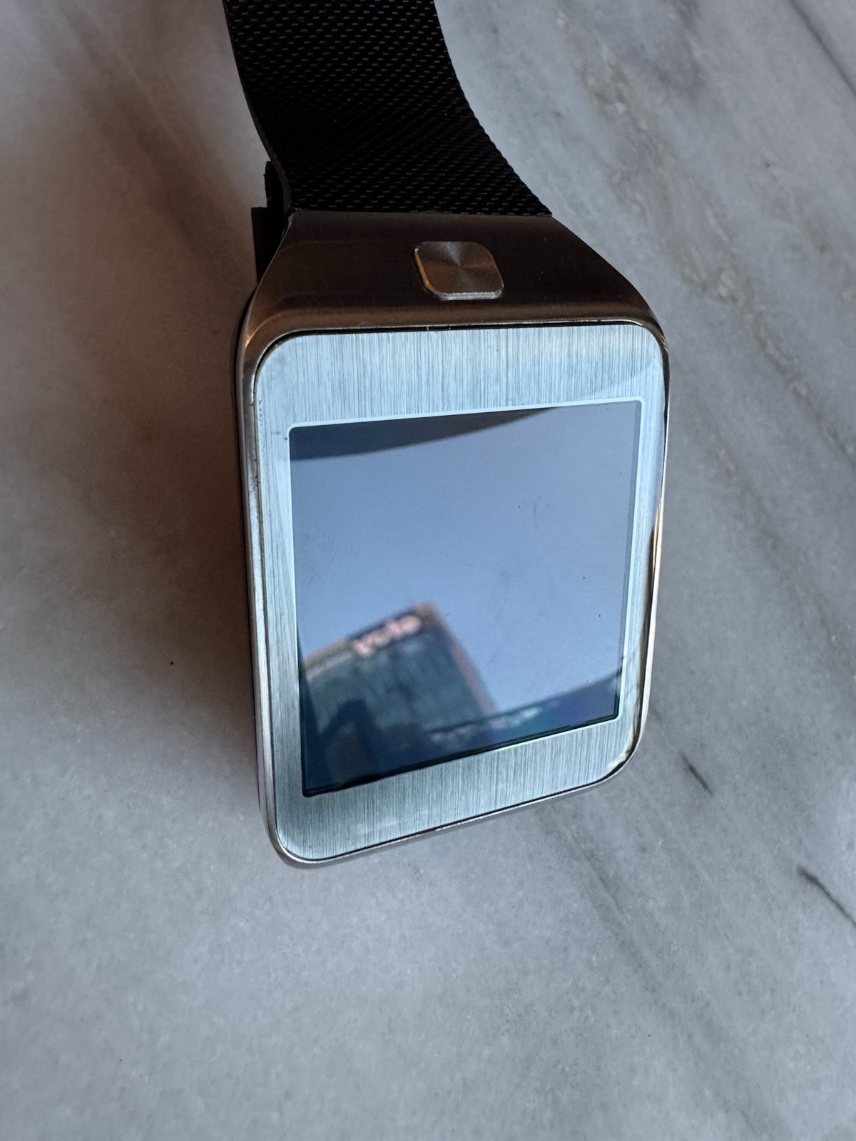 Samsung Galaxy Gear SM-R380 Stylish Smartwatch for Men and Women