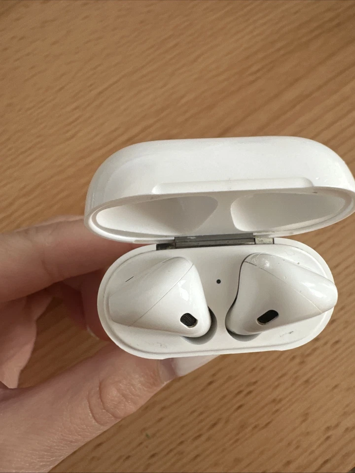 Apple AirPods (2nd generation), photo 4 of 5