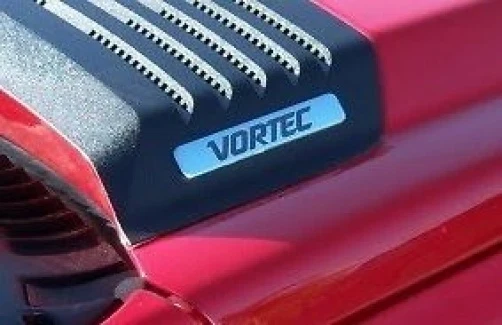 Novo Par de Emblemas Laterais de Capô Vortec Cromado GM Compatível com 2011-2014 Silverado 2500HD - Imagem 4 de 4