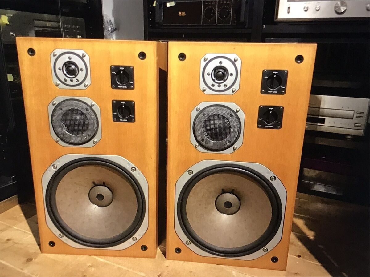 Pair of Yamaha NS-690 Vintage 3-Way Audiophile Speakers Pair of Yamaha NS-690 Vintage 3-Way Audiophile Speakers