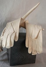 Vintage Never Worn Off White Leather Gloves SIZE 6  Made in France