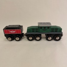 Maxim Enterprises Wooden Green Locomotive 4.5"  Black Red Train Car 8 Magnetic