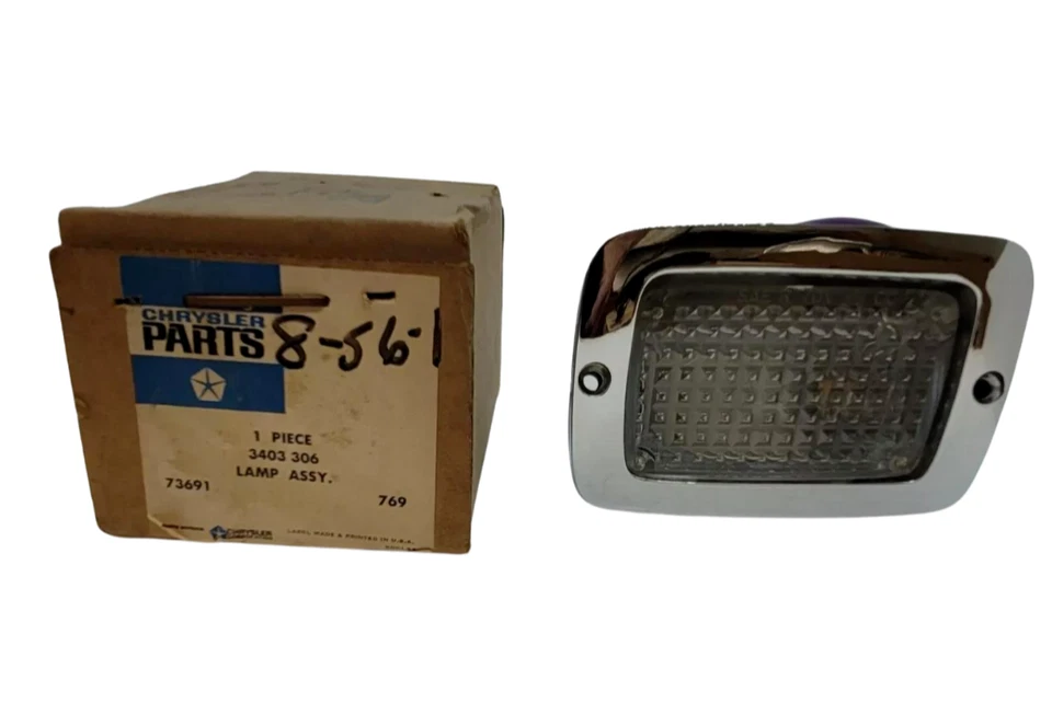 1970-1973 Plymouth Valiant Right Side Back-Up Light Lamp Assembly 3403306 NOS. - Imagem 2 de 4
