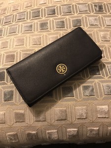 tory burch robinson continental wallet
