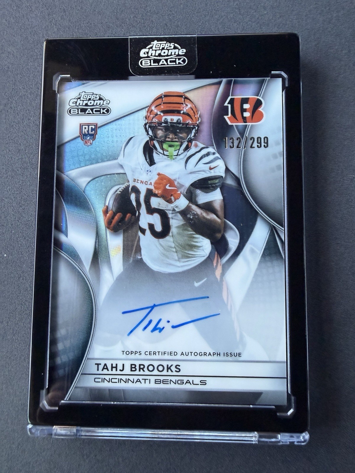 Tahj Brooks Topps Chrome Black Rookie Autographs #TB Refractor