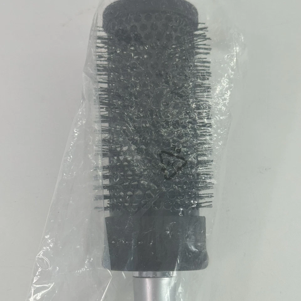 Cepillo alisador vintage de cerdas redondas de nailon conair para peinar Foto 3 de 4