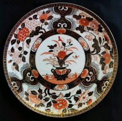 Saji Japan handbemalter dekorativer Teller Blumenmotiv Imari-Stil 10,5 Zoll