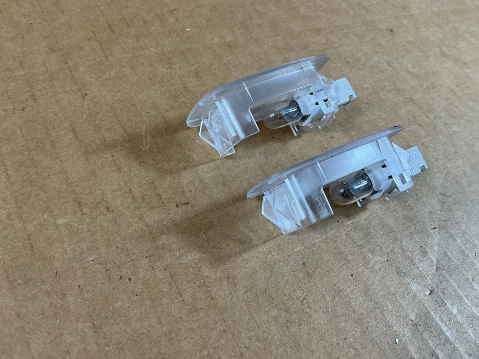 2008-2014 Mercedes Benz C250 Interior Courtesy Light Lamp OEM - Image 3 of 4