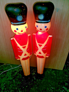 Vintage Plastic Blow Mold Soldiers 30" Christmas Outdoor Decor