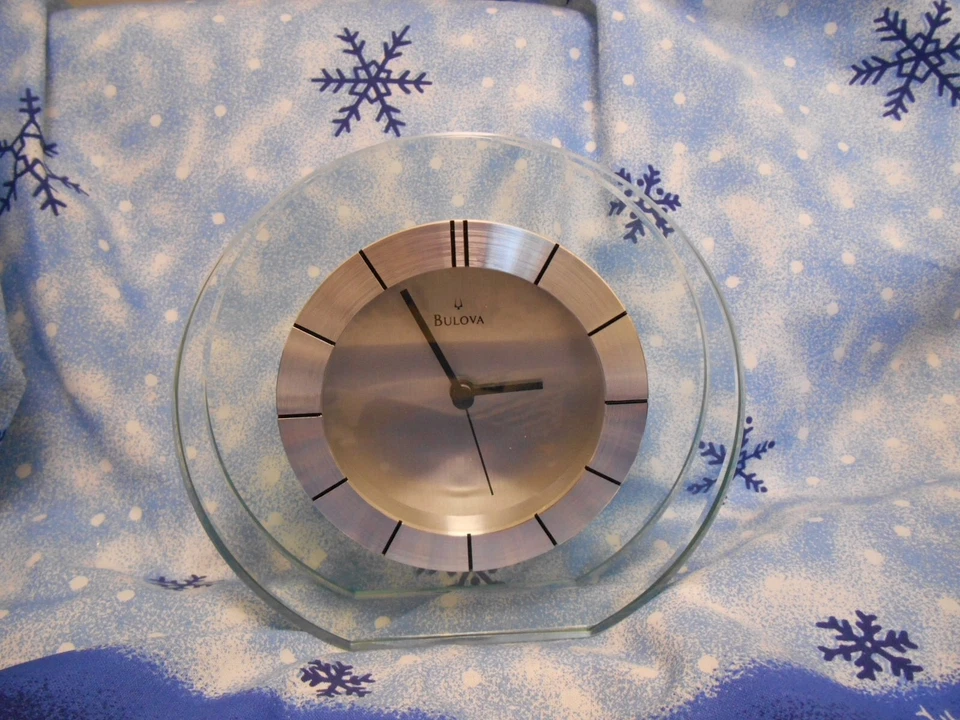 Bulova Accolade Designer's Table Clock - Mineral Glass B2842 - Image 3 of 4