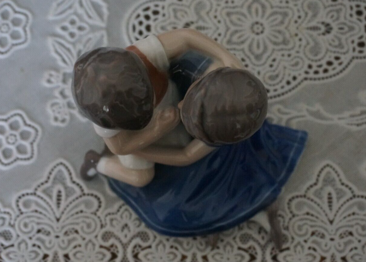 ・Playing children・Ｂ＆Ｇ. ・ VINTAGE B&G Bing & Grondahl Figurine Children Playing #1568