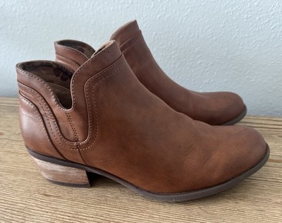 Women s b.o.c. Born Concept Lena Bootie Size 9M Cognac Brown Ankle Boots Shoes
