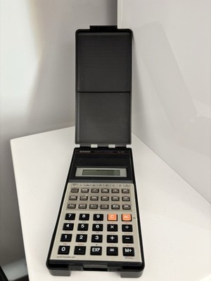 Vintage Casio FX-82C wissenschaftlicher Taschenrechner aus den 80er Jahren funktionstüchtig original Etui