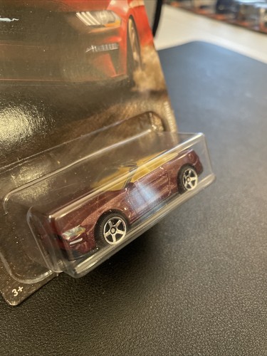 MATCHBOX Ford Mustang series: '18 Mustang Convertible, 2020 issue - Picture 5 of 8