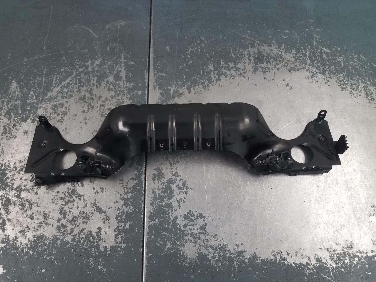 2021 McLaren 765LT Front Metal Support Bracket #5537 C7
