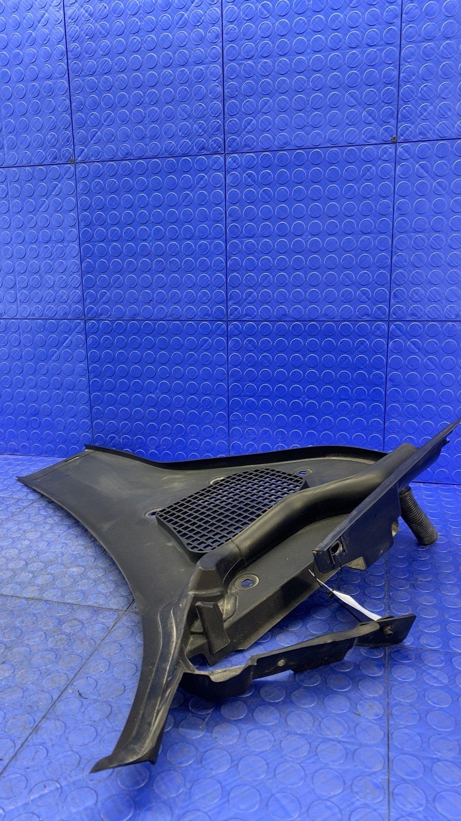 2008-2014 FERRARI CALIFORNIA FRONT RIGHT WINDSHIELD COWL COVER PANEL 82501400