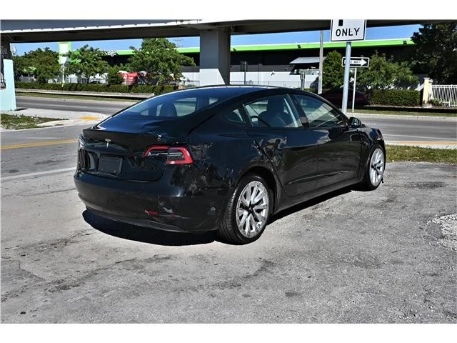 Tesla Model 3 2022 sedán estándar 4P Foto 4 de 4