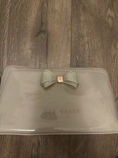 Ted Baker London Bow Cosmetic Bag Nude Patent Makeup Bag nuova con etichette