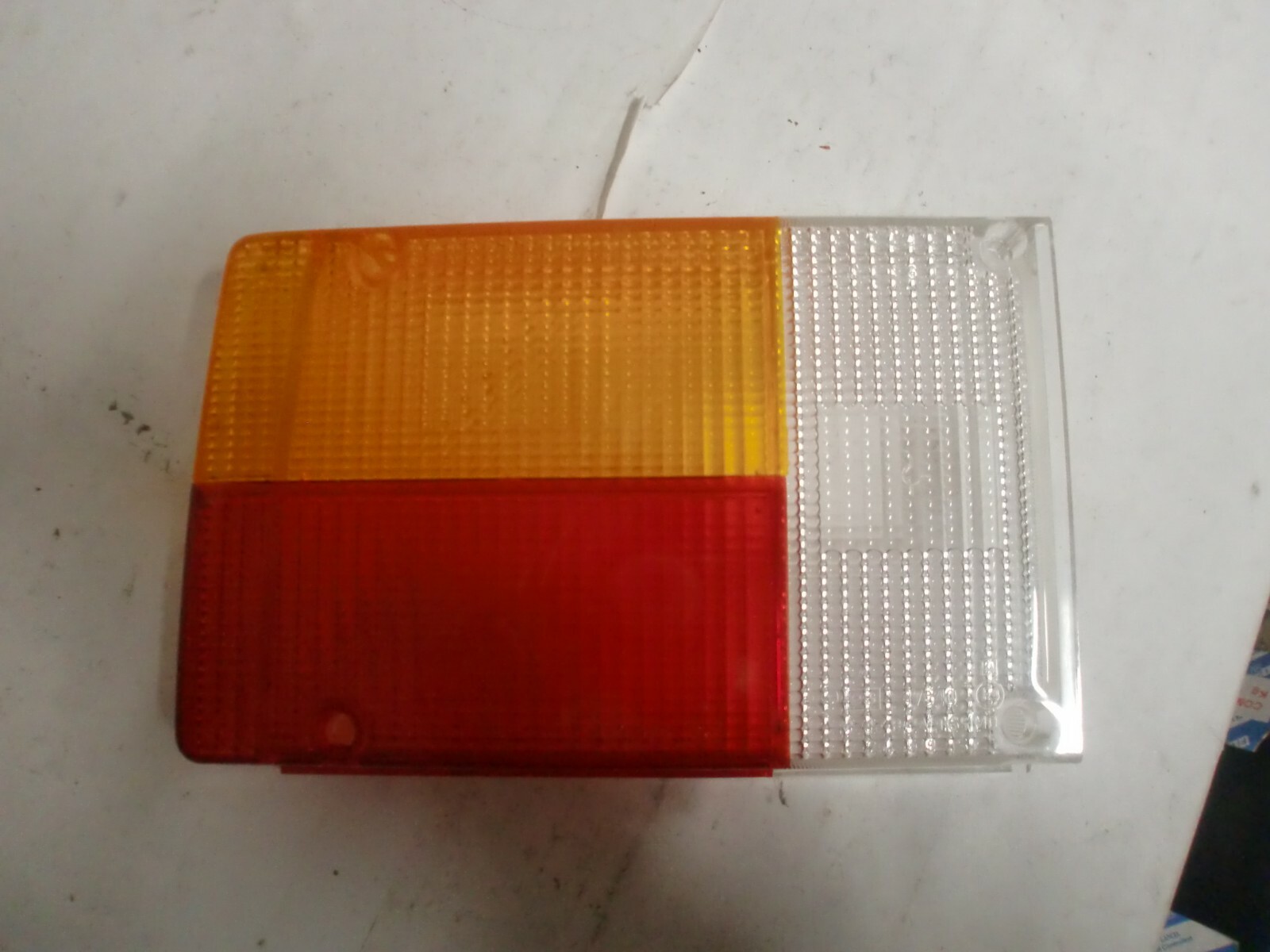 Cabochon de feu arrière gauche Fiat 131 après 1981 pour rouler en toute sécurité en voyage vintage