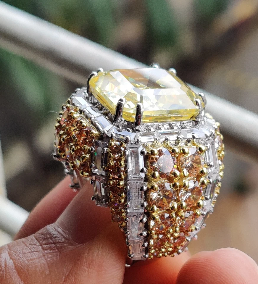 Anillo de compromiso de plata de ley 925 con diamantes blancos y citrinos amarillos de 28 quilates de color Foto 3 de 4