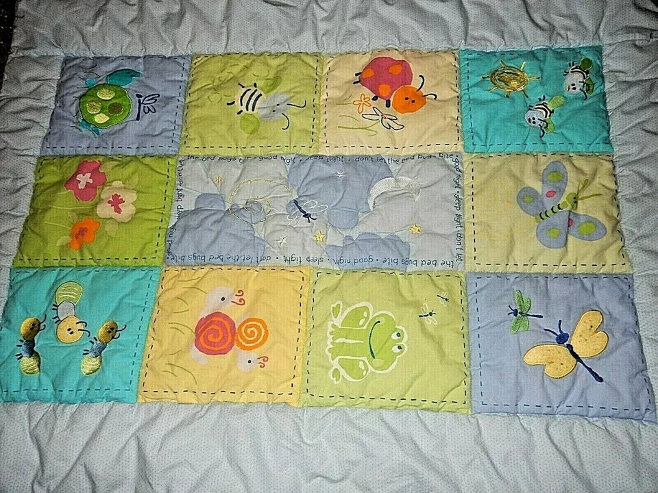 H8 LN Vintage CARTER'S Turtle Bees Bugs Insects Frog Butterfly Crib Comforter - Image 2 of 3
