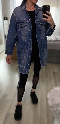 Jeansjacke Jacke mittel lang blau mit Rissen Rückenaufschrift  pull & bear Gr. M