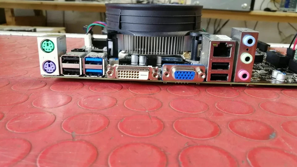 SCHEDA MADRE MSI H81M-P33 SOCKET 1150 + CPU i3 4170 3.70 GHZ + VENT. + DISSIP. - Immagine 3 di 4