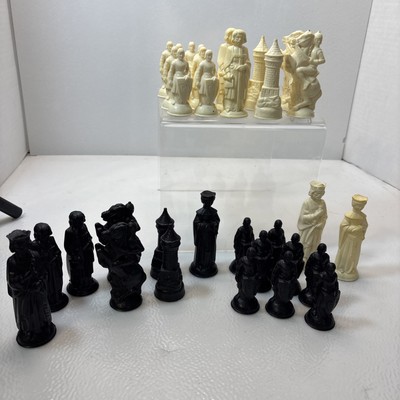 Vintage ANRI Chess Pieces Renaissance Medieval E.S. Lowe 32 Complete Set B&W