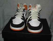 Nike Air Jordan 1 Mid Se GS Shoes Youth Size 5Y in orginal box