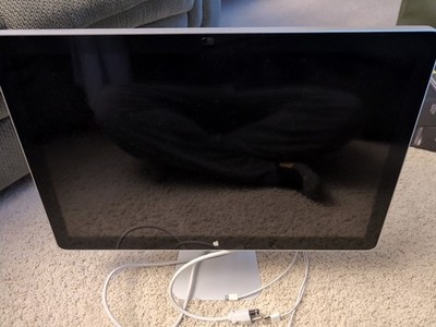 Apple 24'' LED Cinema Display A1267 (broken, backlight needs replaced)