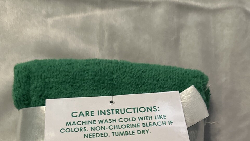 2 Embroidered Holiday Christmas Green Red Cardinals Terry Fingertip Towels