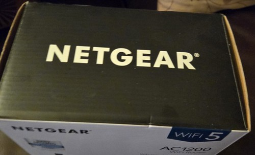 Netgear AC1200 Router (BUNDLE OF 2 AC ADAPTERS, MANUAL AND ETHERNET CABLE) - 第 2/12 張圖片