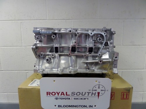 Toyota Prius Hybrid 1.8L 2ZRFXE New Short Block Genuine OE 11400-37140 CT200h - Picture 2 of 8