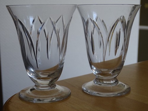 DAUM FRANCE 2 ANCIENS VERRES A VIN EN CRISTAL TAILLER ht 9,3 cm