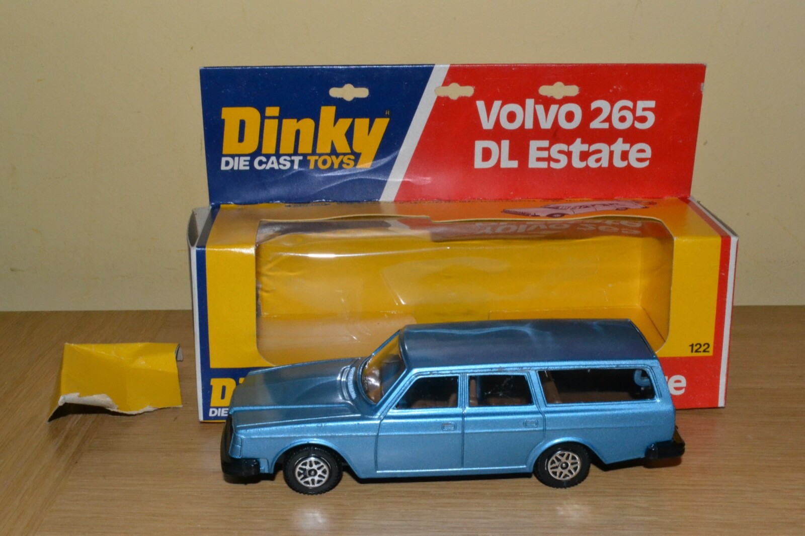DINKY TOYS Atlas – Volvo 122 S Berline – Parme – 1/43 – Réf 184 – Neuve Sous Boîte