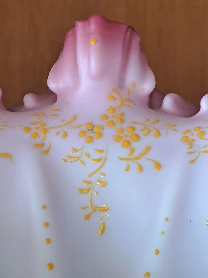 Derby Silver Co. . Cesta de novias antiguas con volantes birmanas de arándano, oro rosa Foto 4 de 4