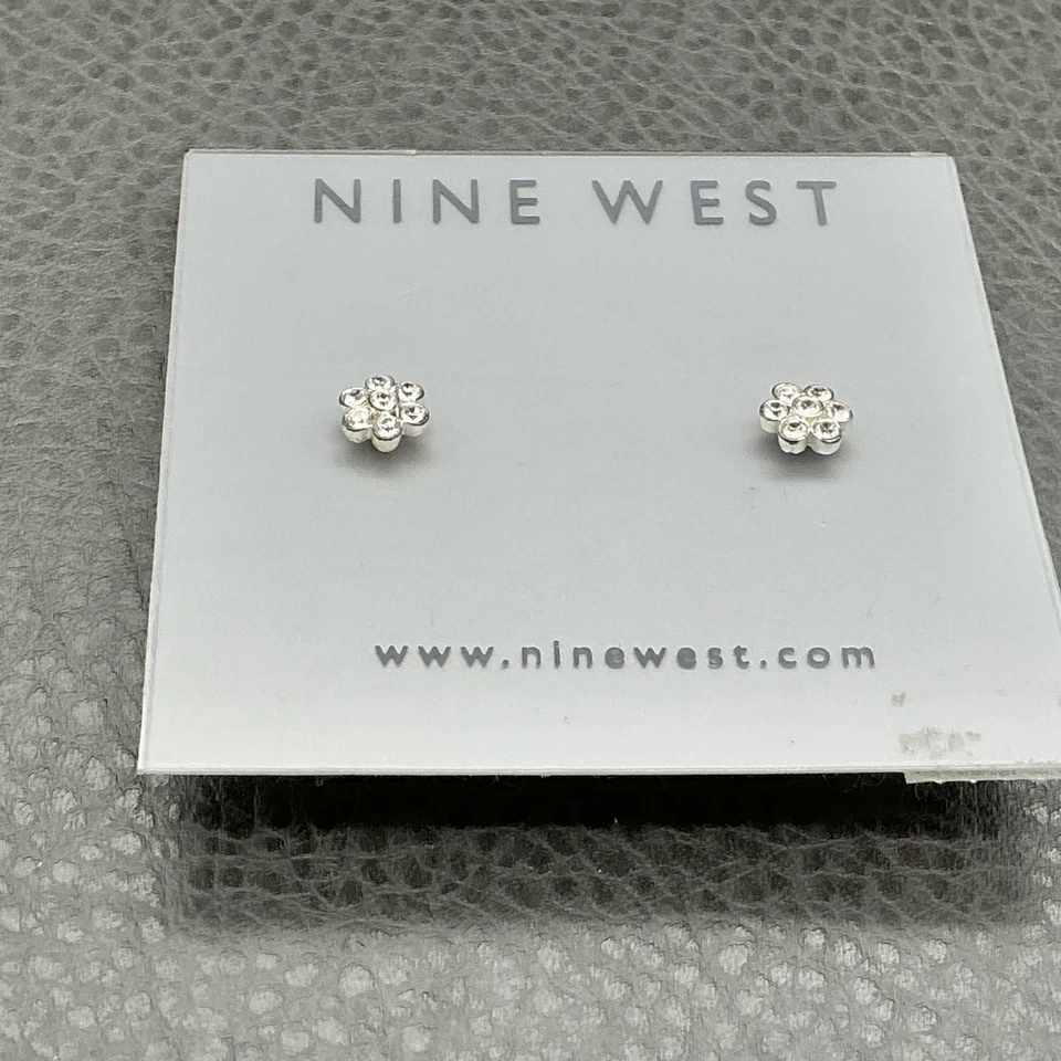 Pendientes Nine West Flor Cristal Tono Plata Cierre Mariposa 1/4 Pulgada Foto 2 de 4