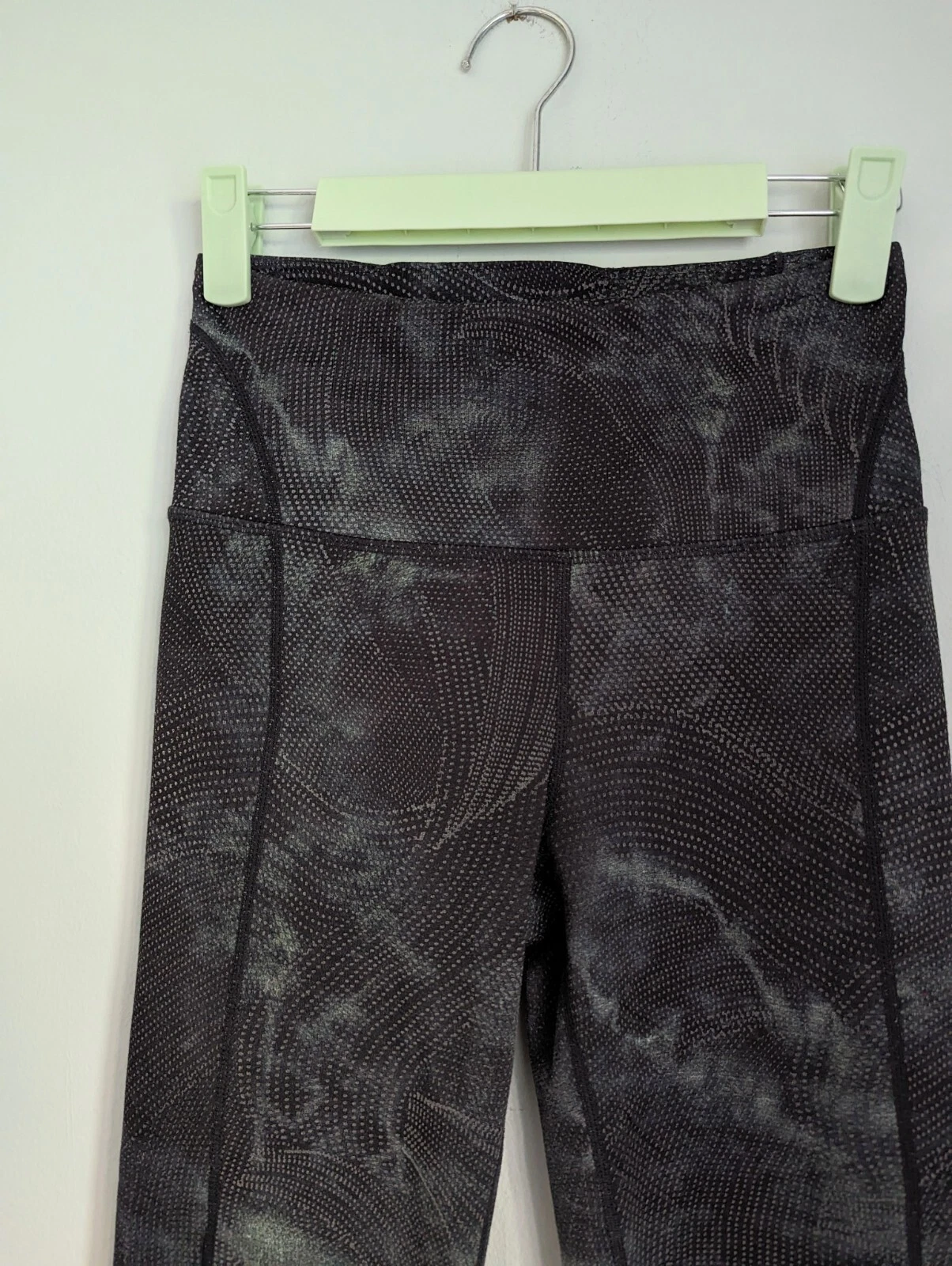 free-people-movement spotted wavy pattern athletic leggings