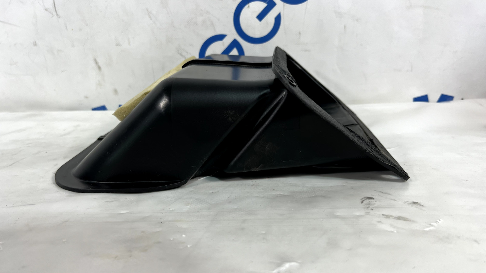 Air Intake Heater Inlet Duct 4g43-18a660-ba Oem 2011 ASTON MARTIN V8 VANTAGE