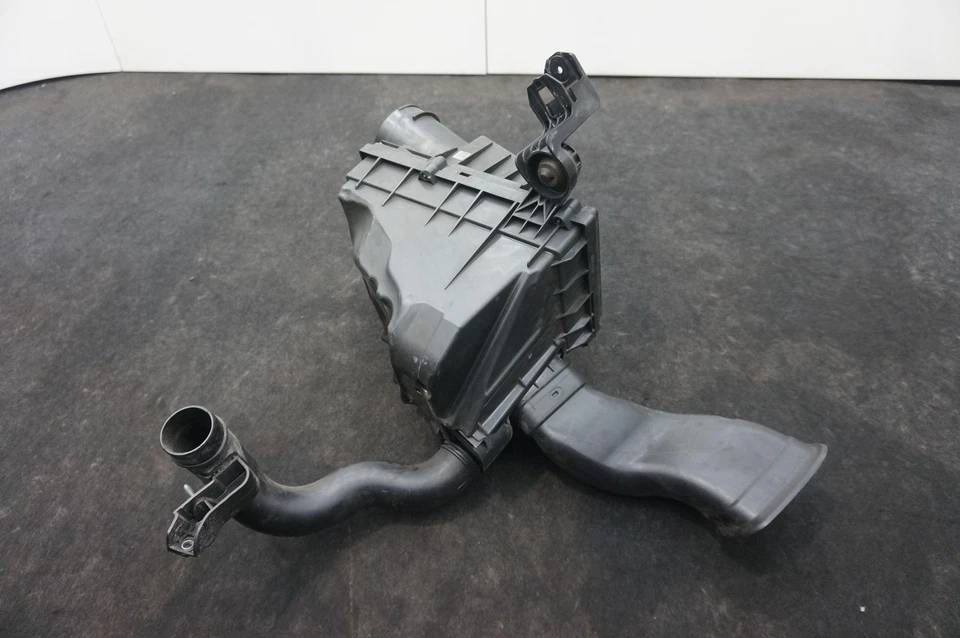 Caja de carcasa de filtro de filtro de aire de motor de 2,0 L OEM 31474901 Volvo XC90 B5 2023-25 Foto 4 de 4