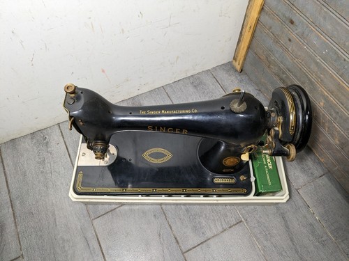 Vintage 1955 Singer Treadle Manual Sewing Machine, Model 66 - Picture 13 of 18