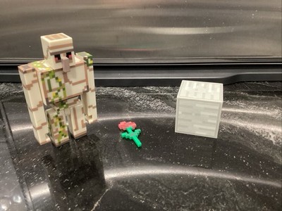 Jazwares Minecraft Series 2 Overworld Iron Golem Action Figure