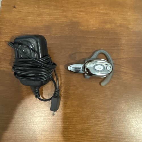 Motorola H700 Bluetooth Headset with Foldable Boom Microphone - Picture 2 of 6