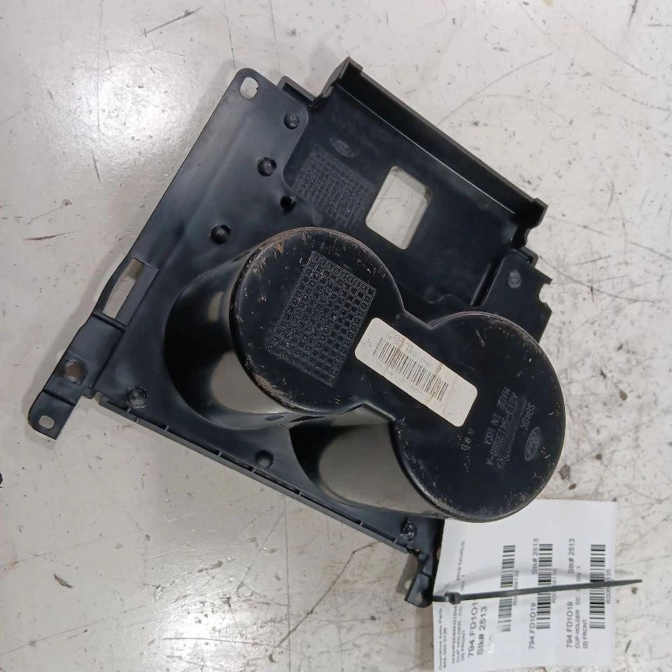 Передний подстаканник Ford Taurus 2019 2018 2017 2016 2015 2014 2013 - Изображение 2 из 4