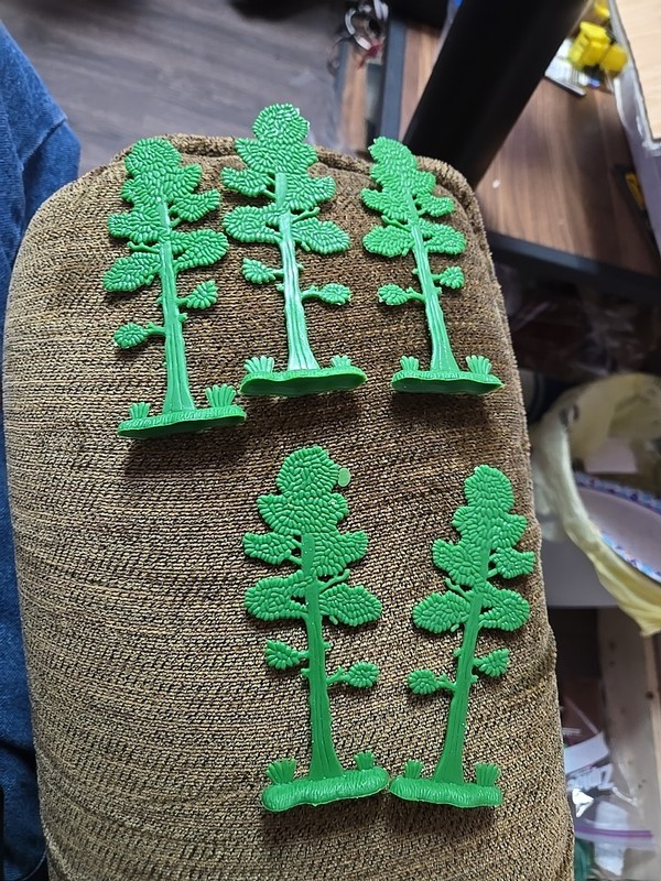 Unknown Brand Toy Trees 4 3/4" Tall Made In China Used SLP 