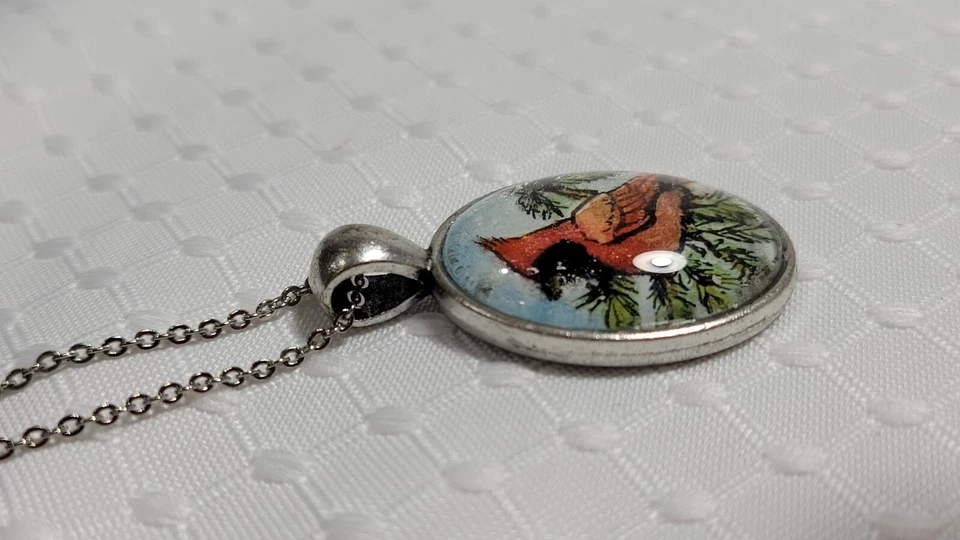 Pájaro Rojo Cardenal en Vidrio Ovalado Peltre Colgante Collar Cadena Tono Plateado 16 Pulgadas Foto 2 de 4
