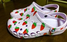 NWT CROCS Baya Strawberry Printed Clog Size Men  s 12. Pink Strawberries