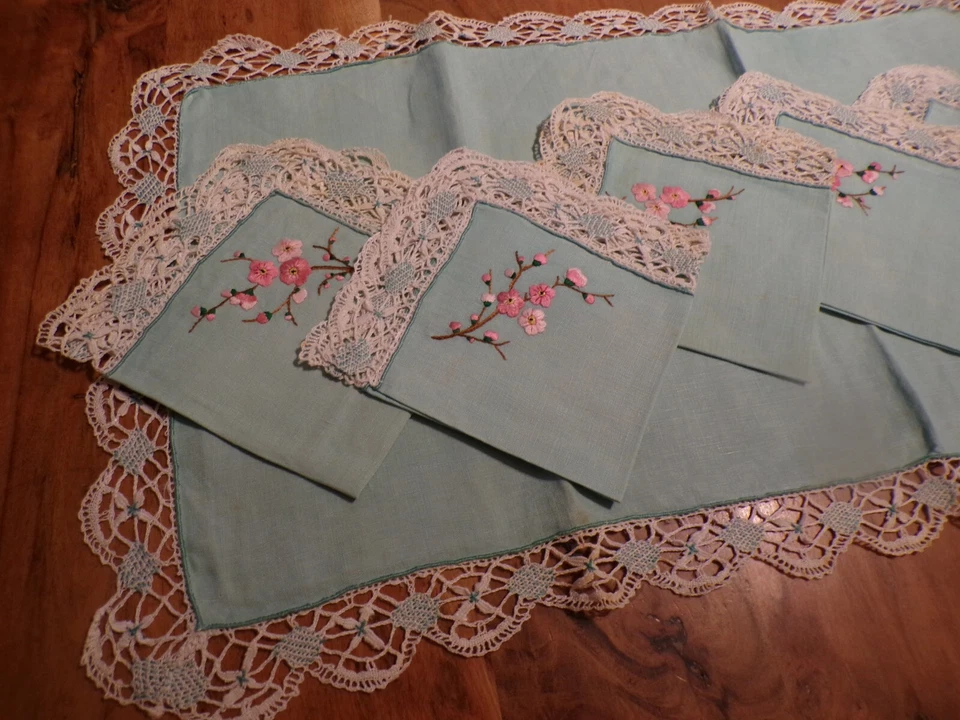Ancien chemin de table avec ses 6 serviettes lin vert brodé + dentelle ( ref 8 ) - Photo 2/4