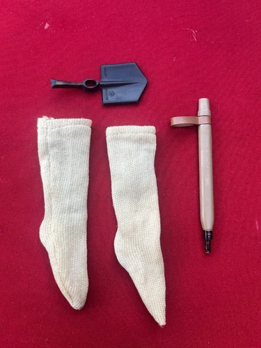 HASBRO 1966  GIJOE SOTW Australian Jungle Fighter Socks and  Shovel! NICE!!